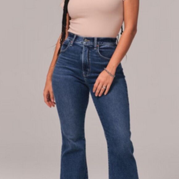 Abercrombie & Fitch The Flare Ultra High Rise Jean 26 / 2 short - Picture 5 of 13